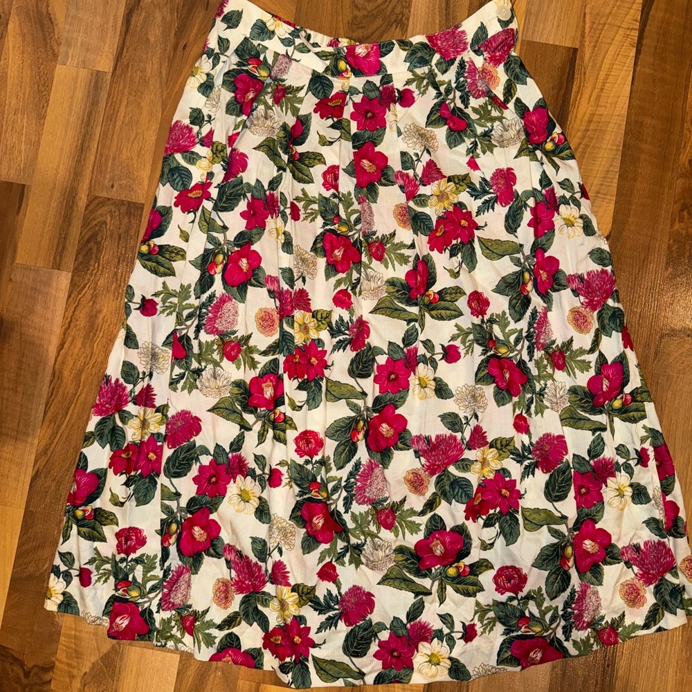 Vintage floral skirt red white green yellow size 14P cottage fairy coquette